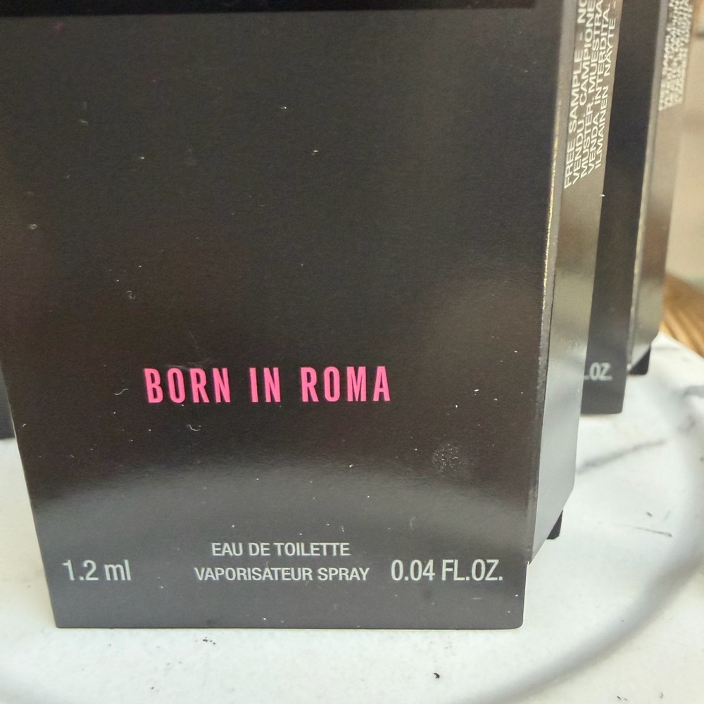 Valentino Born In Roma (3) Mini Cologne Samples NEW - - Picture 2 of 2